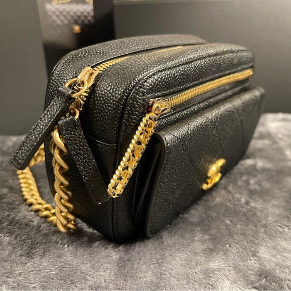 CHANEL Chain Caviar Shoulder Bag with CC Coco matelasse logo - Picture 7 of 11